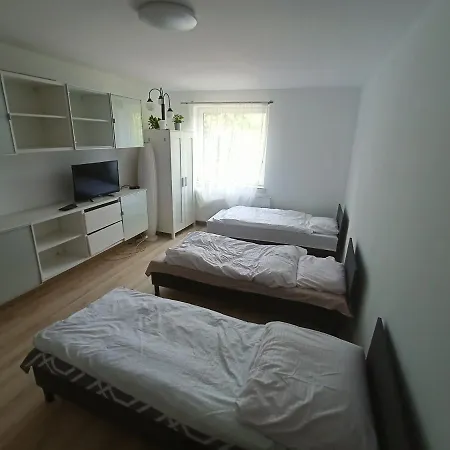 Noclegi Niepolomice Szálloda *